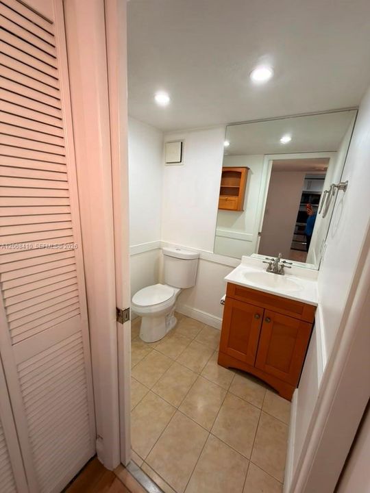 For Rent: $1,875 (1 beds, 1 baths, 787 Square Feet)