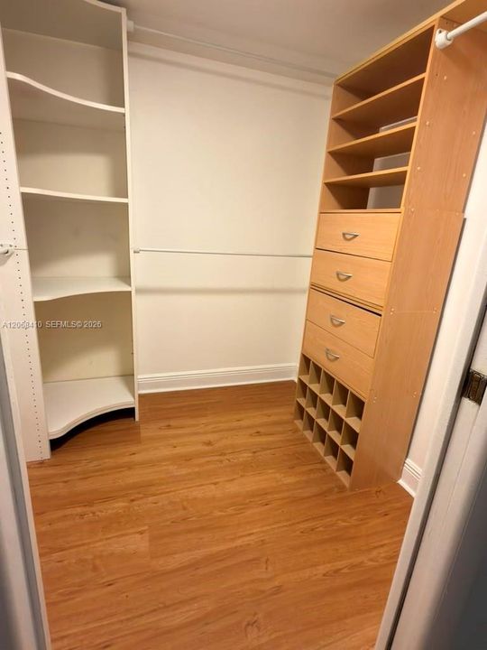 For Rent: $1,875 (1 beds, 1 baths, 787 Square Feet)