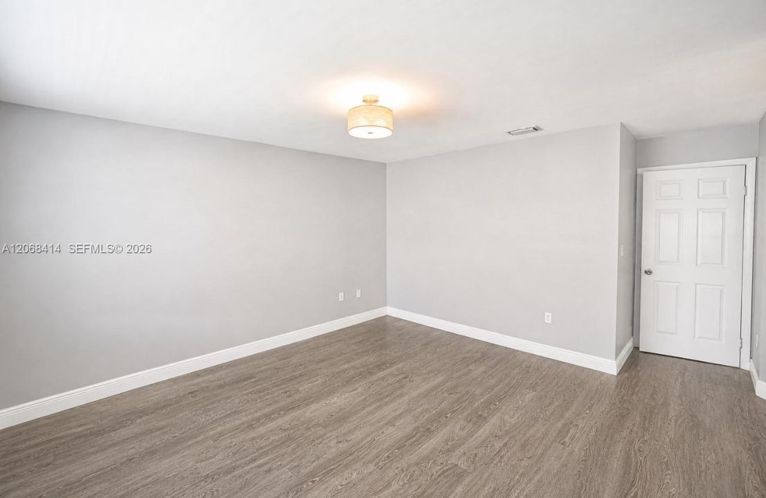 Activo con contrato: $3,000 (3 camas, 2 baños, 1392 Pies cuadrados)