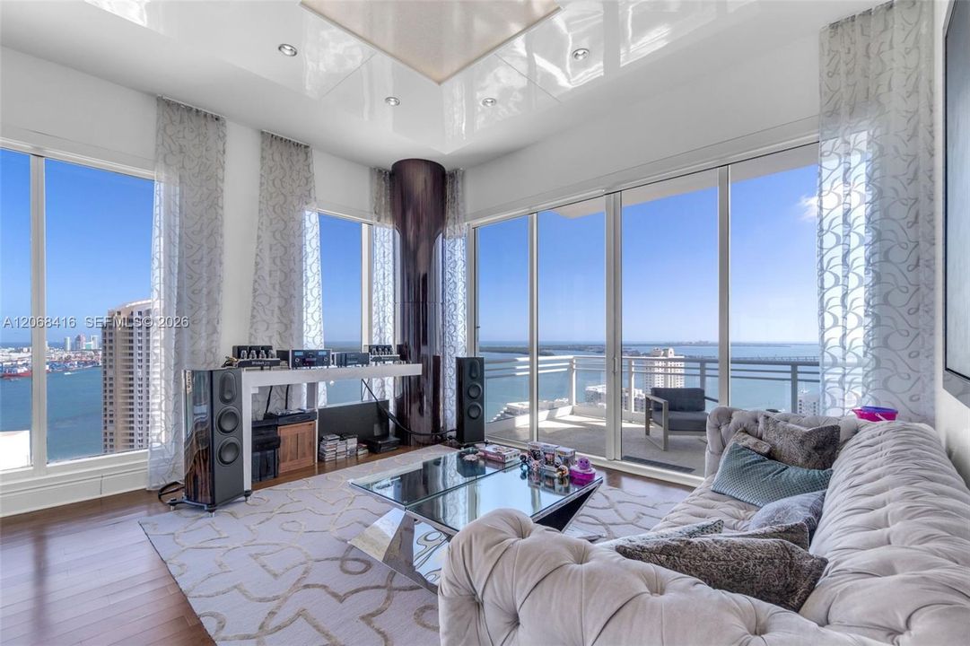 For Sale: $2,750,000 (3 beds, 4 baths, 2631 Square Feet)