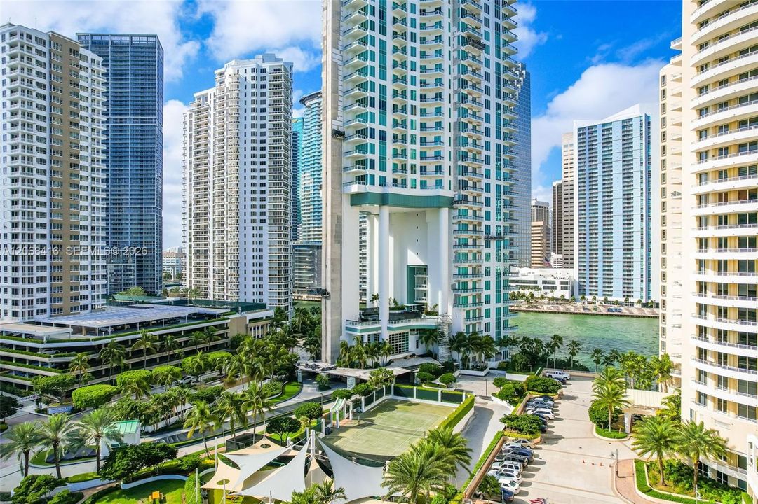 For Sale: $2,750,000 (3 beds, 4 baths, 2631 Square Feet)