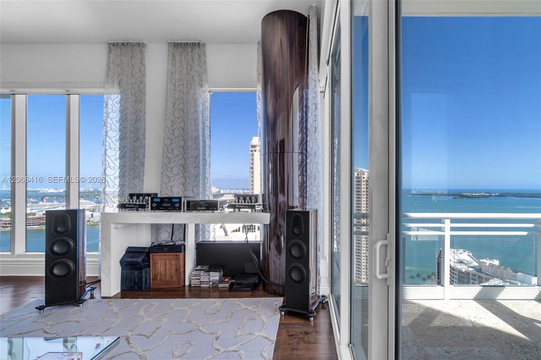 For Sale: $2,750,000 (3 beds, 4 baths, 2631 Square Feet)