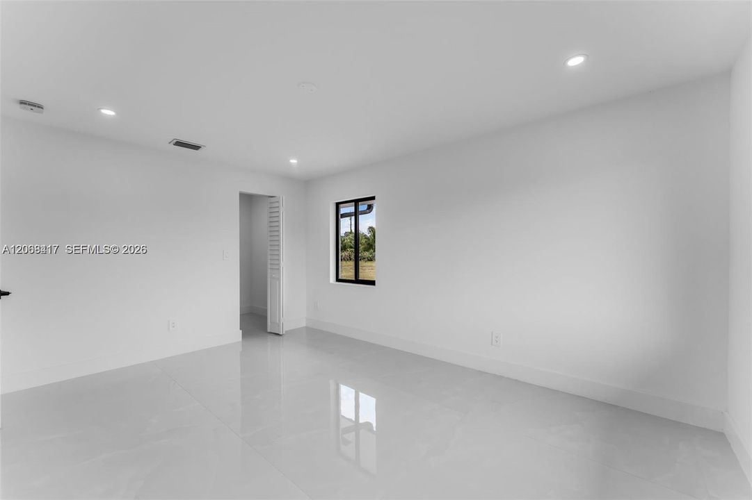 En Venta: $1,625,000 (4 camas, 2 baños, 2680 Pies cuadrados)