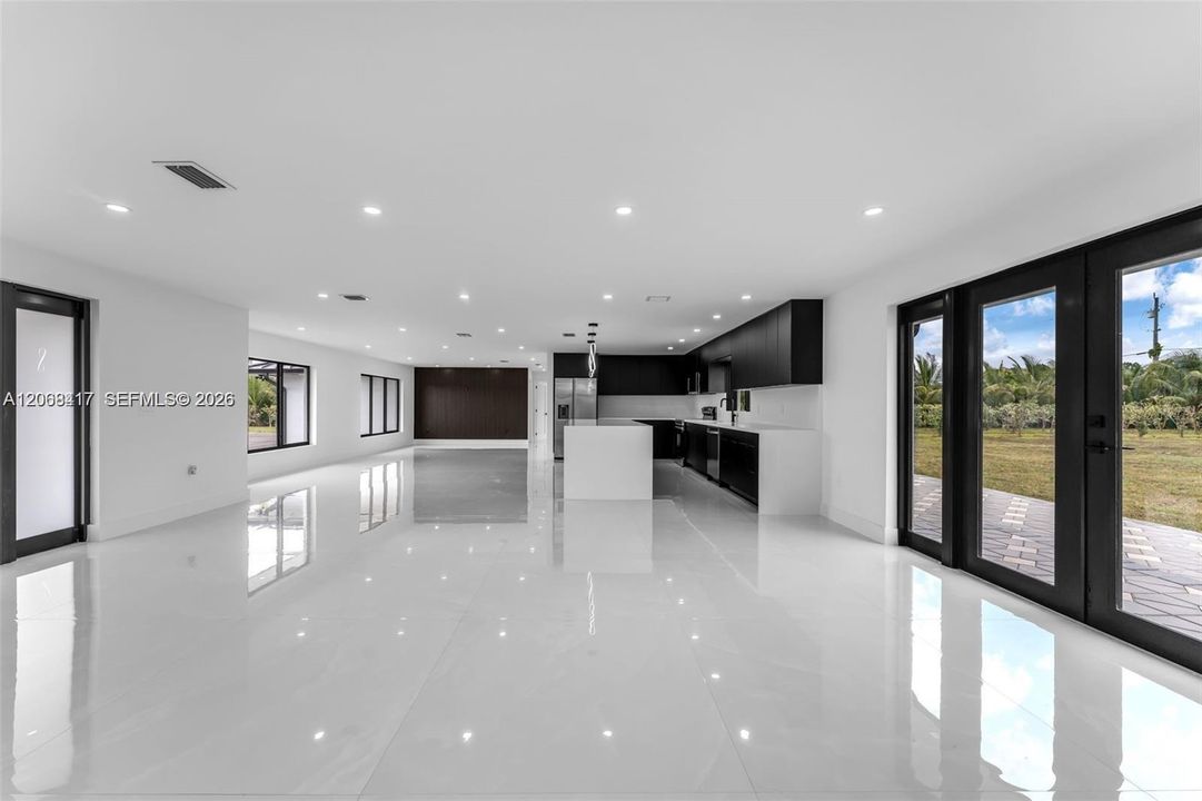 En Venta: $1,625,000 (4 camas, 2 baños, 2680 Pies cuadrados)