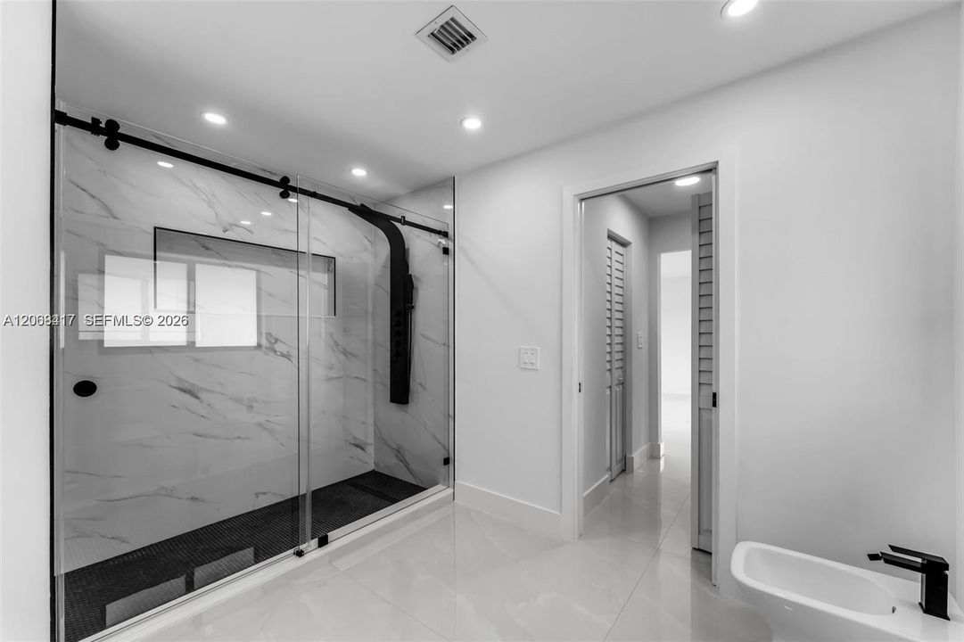 En Venta: $1,625,000 (4 camas, 2 baños, 2680 Pies cuadrados)