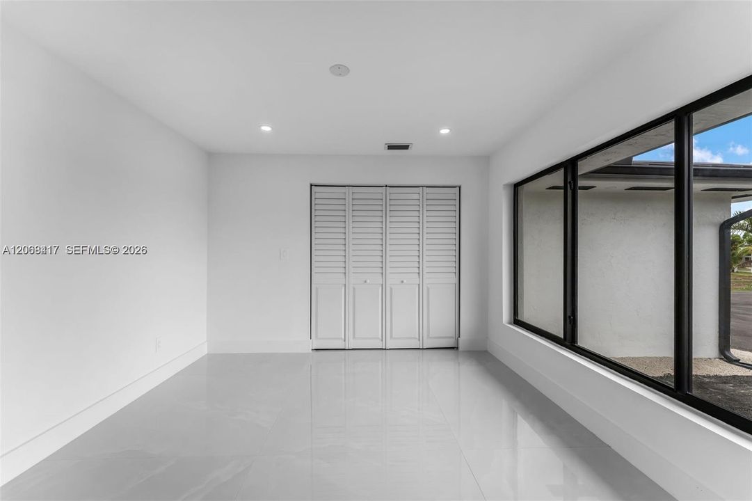 En Venta: $1,625,000 (4 camas, 2 baños, 2680 Pies cuadrados)