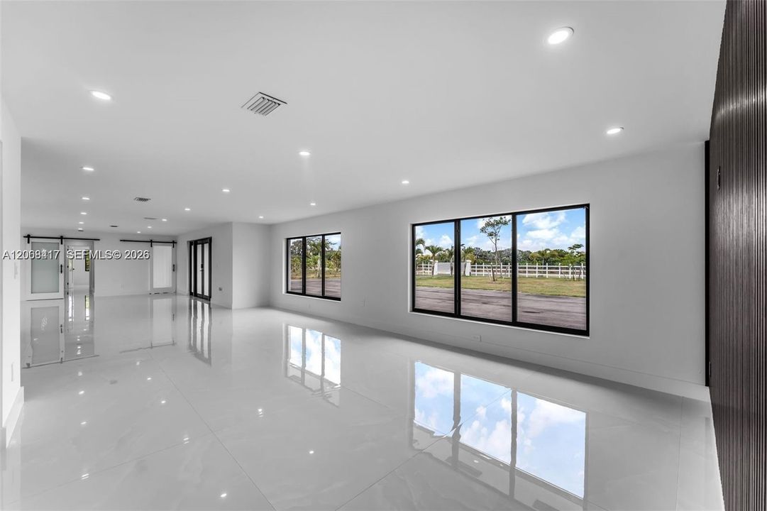 En Venta: $1,625,000 (4 camas, 2 baños, 2680 Pies cuadrados)