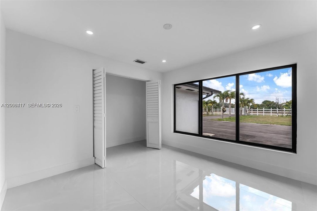 En Venta: $1,625,000 (4 camas, 2 baños, 2680 Pies cuadrados)
