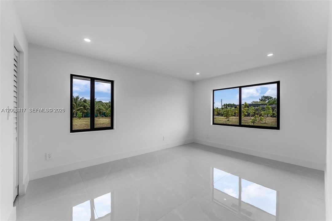 En Venta: $1,625,000 (4 camas, 2 baños, 2680 Pies cuadrados)