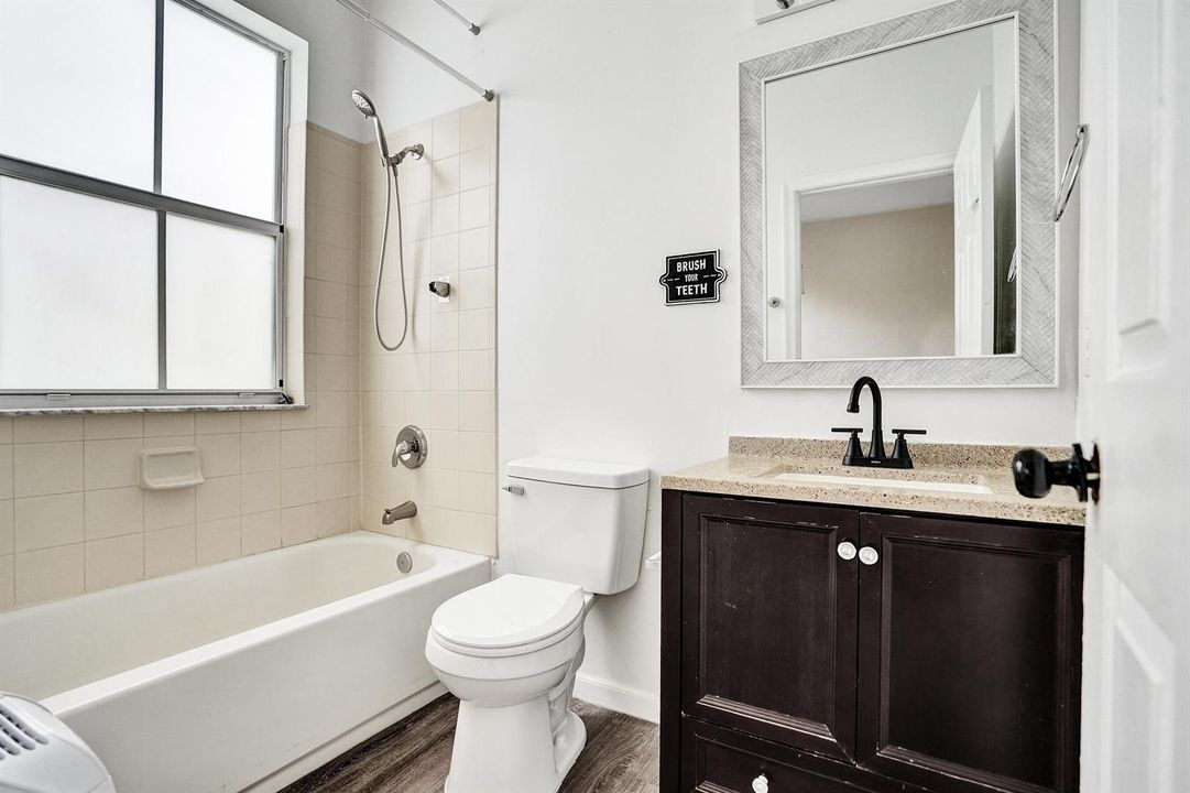 2nd Bathroom Tub/Shower