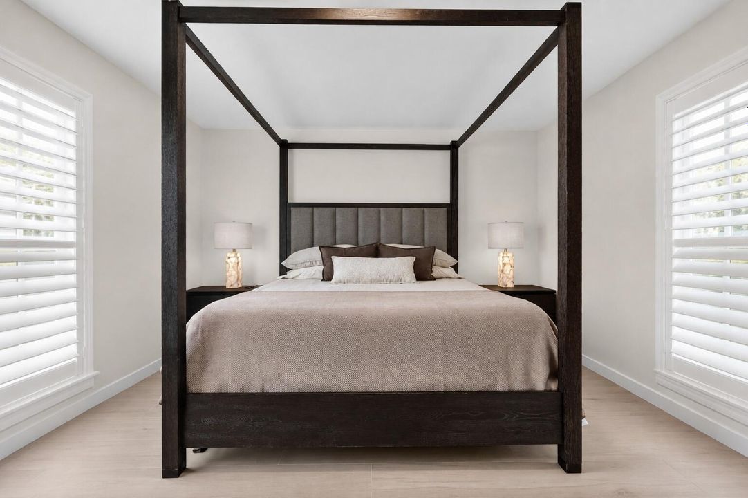 6-print-bedroom_plantation_shades