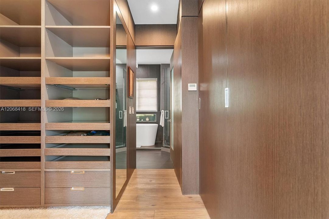 For Sale: $4,399,000 (5 beds, 4 baths, 3955 Square Feet)
