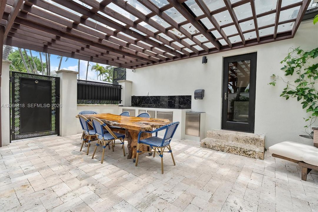 For Sale: $4,399,000 (5 beds, 4 baths, 3955 Square Feet)