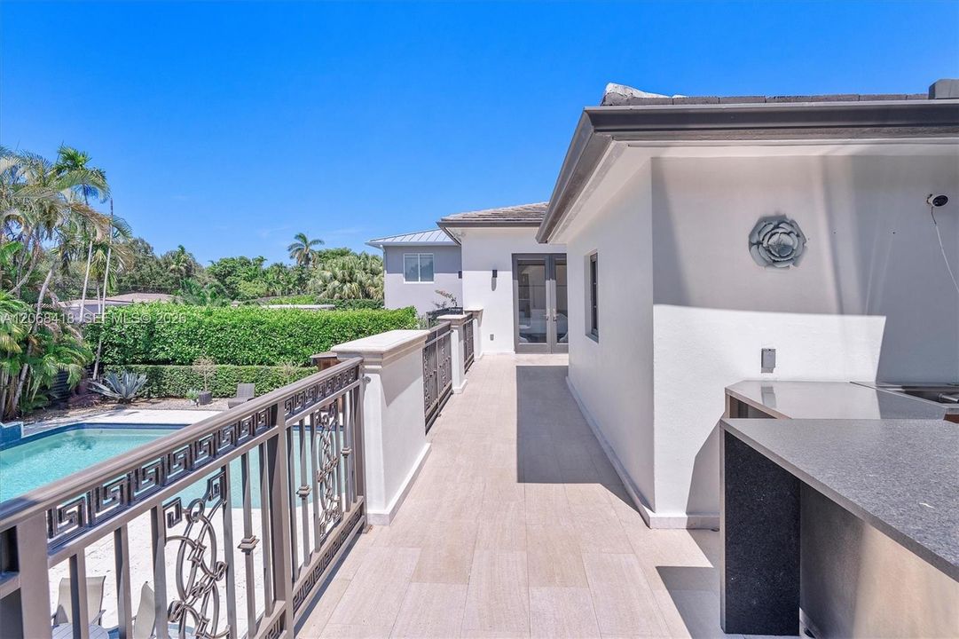 For Sale: $4,399,000 (5 beds, 4 baths, 3955 Square Feet)