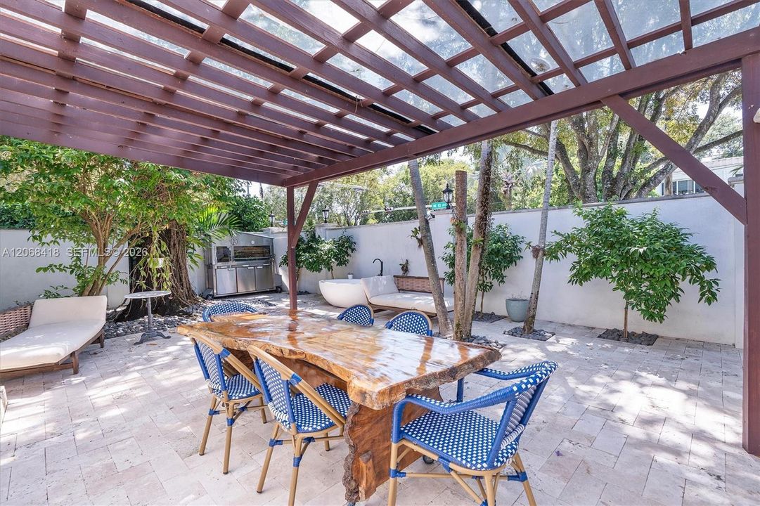 For Sale: $4,399,000 (5 beds, 4 baths, 3955 Square Feet)