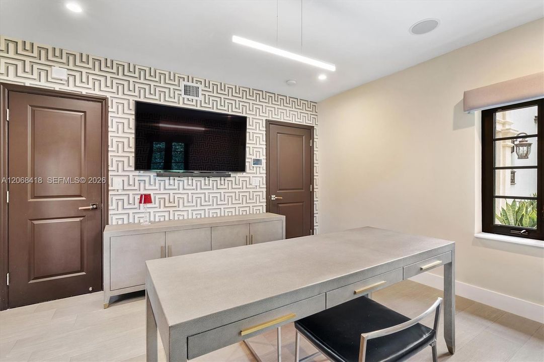 For Sale: $4,399,000 (5 beds, 4 baths, 3955 Square Feet)