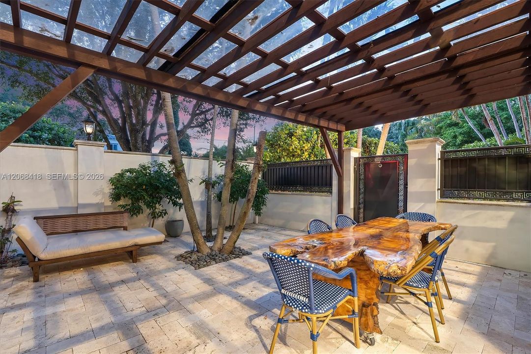 For Sale: $4,399,000 (5 beds, 4 baths, 3955 Square Feet)