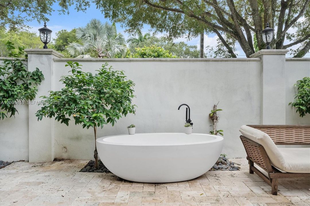 For Sale: $4,399,000 (5 beds, 4 baths, 3955 Square Feet)