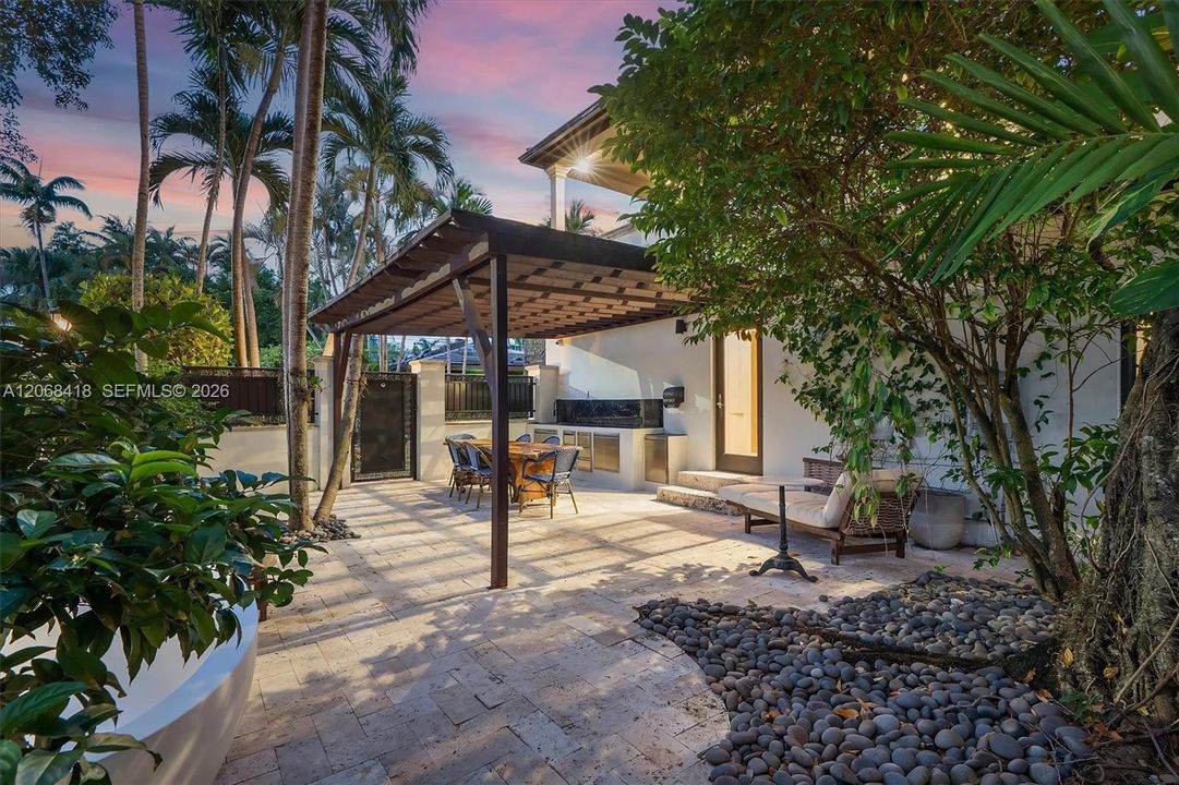 For Sale: $4,399,000 (5 beds, 4 baths, 3955 Square Feet)