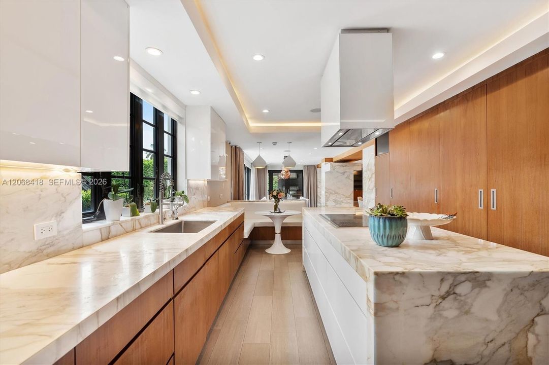 For Sale: $4,399,000 (5 beds, 4 baths, 3955 Square Feet)