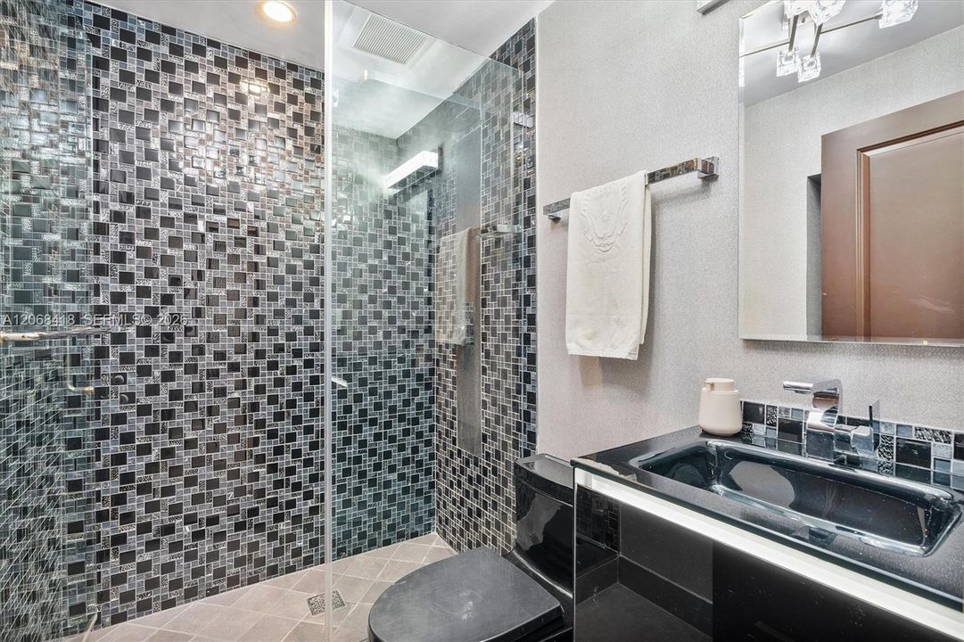 For Sale: $4,399,000 (5 beds, 4 baths, 3955 Square Feet)