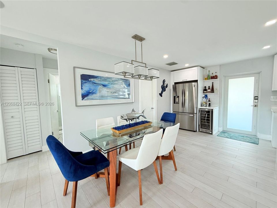 For Sale: $1,795,000 (3 beds, 2 baths, 1260 Square Feet)