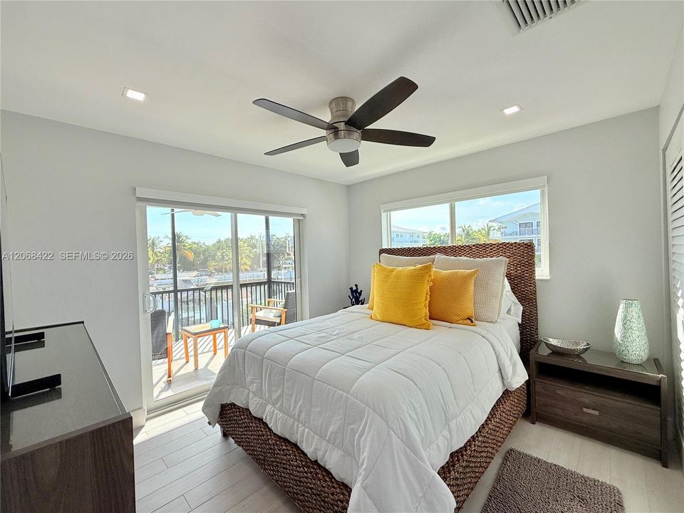 For Sale: $1,795,000 (3 beds, 2 baths, 1260 Square Feet)