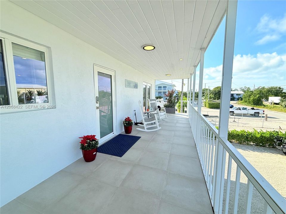 For Sale: $1,795,000 (3 beds, 2 baths, 1260 Square Feet)