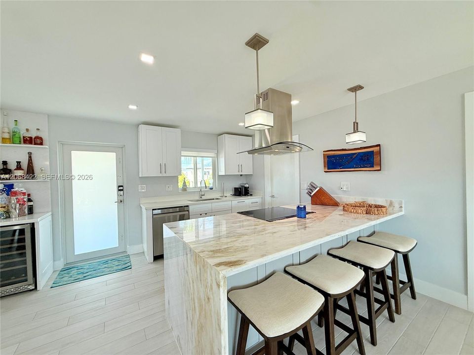 For Sale: $1,795,000 (3 beds, 2 baths, 1260 Square Feet)