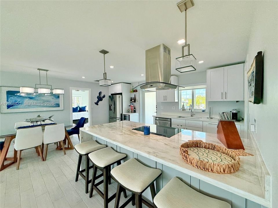For Sale: $1,795,000 (3 beds, 2 baths, 1260 Square Feet)