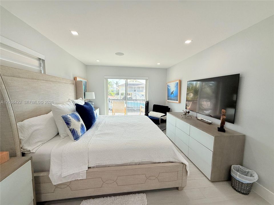 For Sale: $1,795,000 (3 beds, 2 baths, 1260 Square Feet)