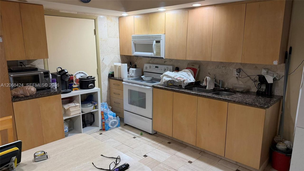 На продажу: $86,500 (1 спален, 1 ванн, 812 Квадратных фут)
