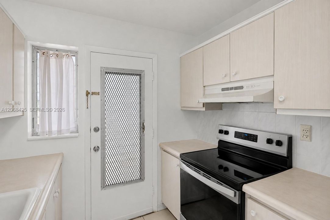 На продажу: $169,000 (1 спален, 1 ванн, 684 Квадратных фут)