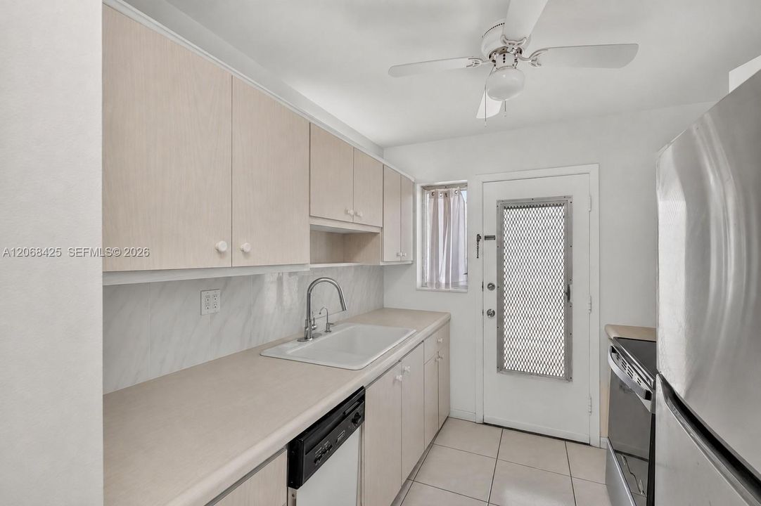 На продажу: $169,000 (1 спален, 1 ванн, 684 Квадратных фут)