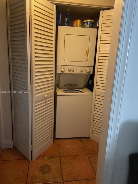 В аренду: $2,300 (2 спален, 2 ванн, 1040 Квадратных фут)