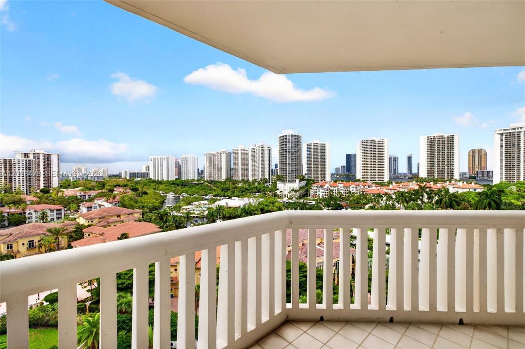 For Sale: $1,000,000 (3 beds, 2 baths, 1950 Square Feet)
