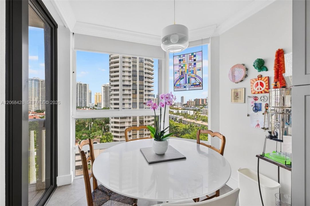 For Sale: $1,000,000 (3 beds, 2 baths, 1950 Square Feet)