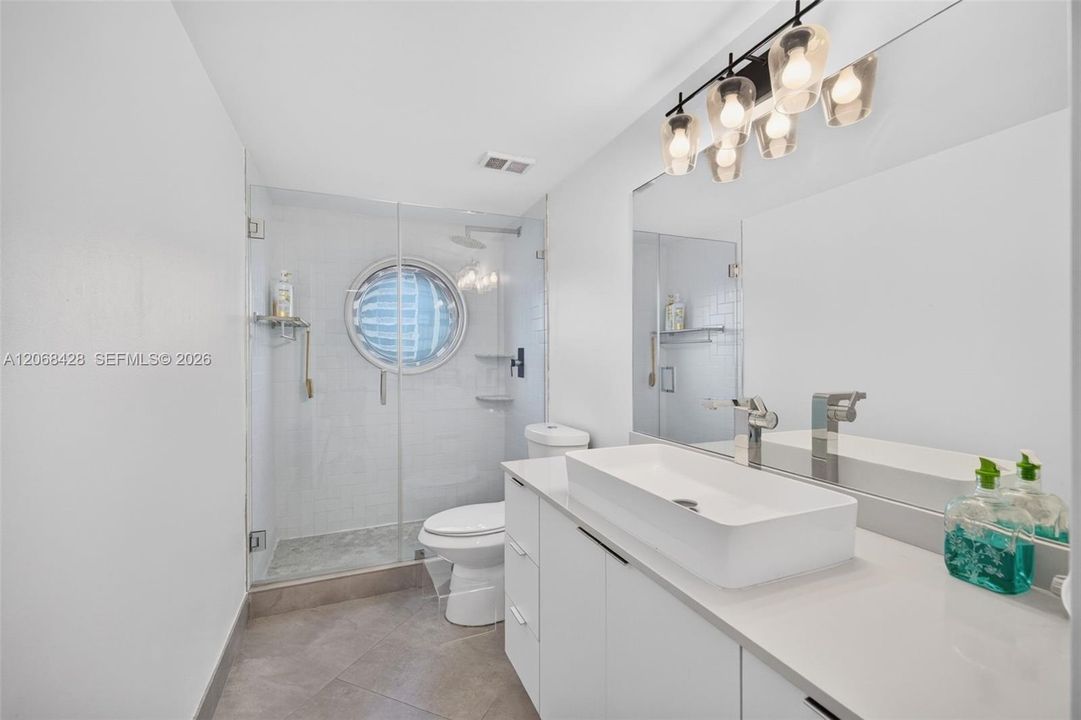 For Sale: $1,000,000 (3 beds, 2 baths, 1950 Square Feet)