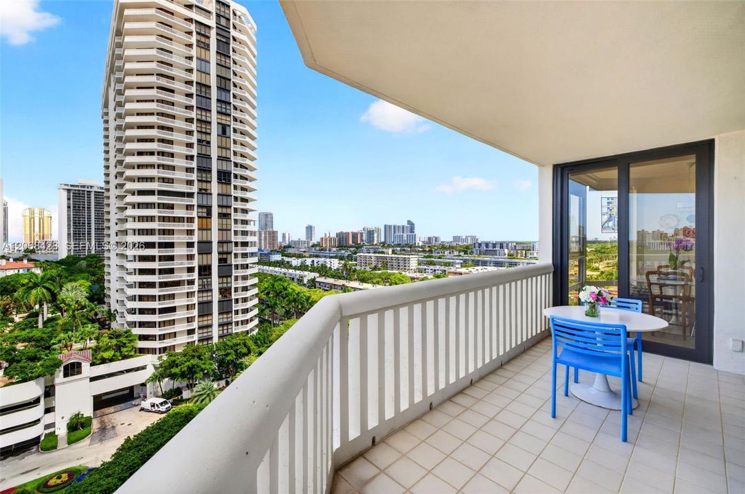For Sale: $1,000,000 (3 beds, 2 baths, 1950 Square Feet)