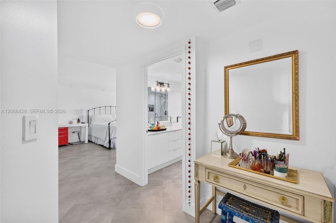 For Sale: $1,000,000 (3 beds, 2 baths, 1950 Square Feet)