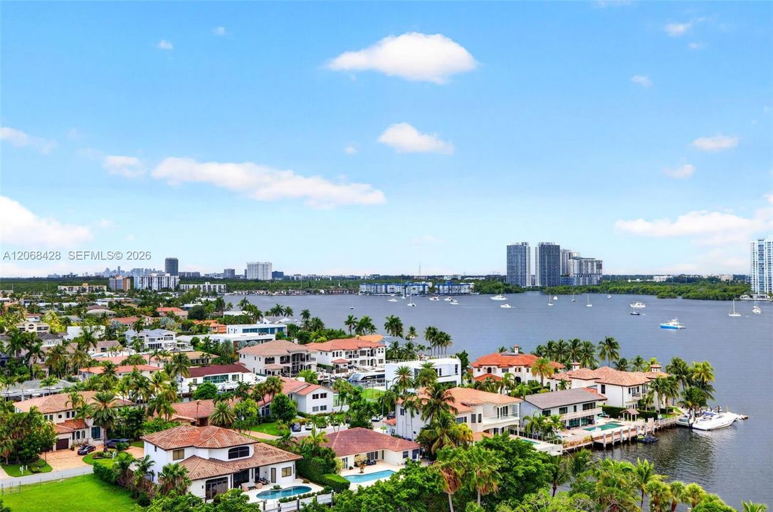 For Sale: $1,000,000 (3 beds, 2 baths, 1950 Square Feet)