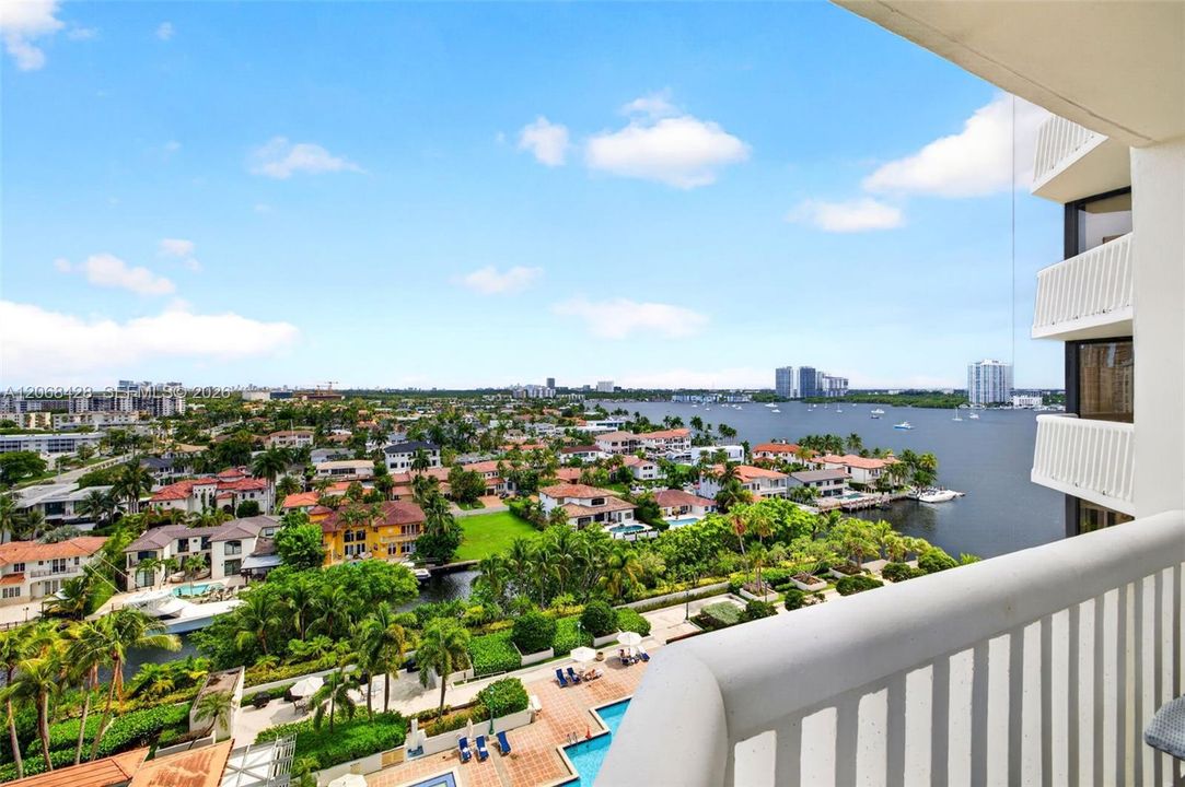 For Sale: $1,000,000 (3 beds, 2 baths, 1950 Square Feet)
