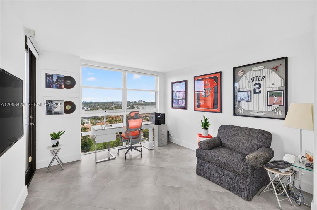 For Sale: $1,000,000 (3 beds, 2 baths, 1950 Square Feet)