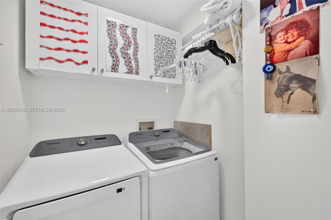 For Sale: $1,000,000 (3 beds, 2 baths, 1950 Square Feet)