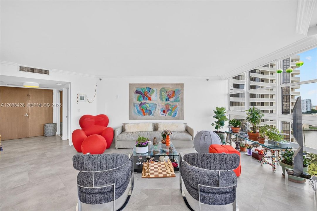 For Sale: $1,000,000 (3 beds, 2 baths, 1950 Square Feet)