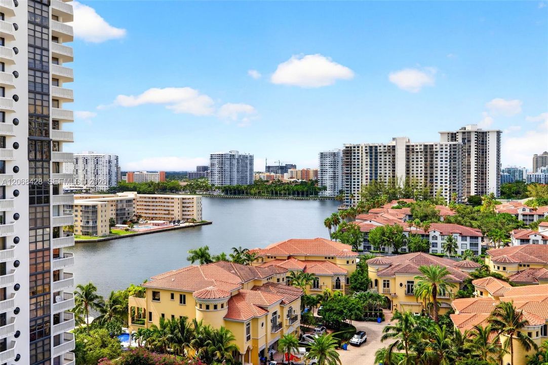 For Sale: $1,000,000 (3 beds, 2 baths, 1950 Square Feet)