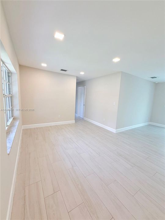 For Sale: $575,000 (3 beds, 2 baths, 1104 Square Feet)