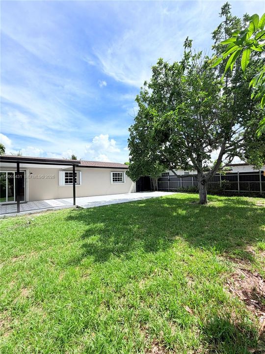 For Sale: $575,000 (3 beds, 2 baths, 1104 Square Feet)