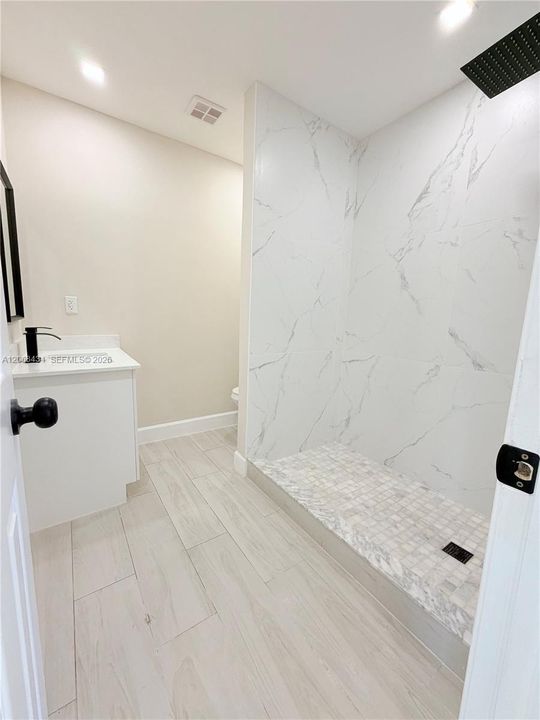 For Sale: $575,000 (3 beds, 2 baths, 1104 Square Feet)