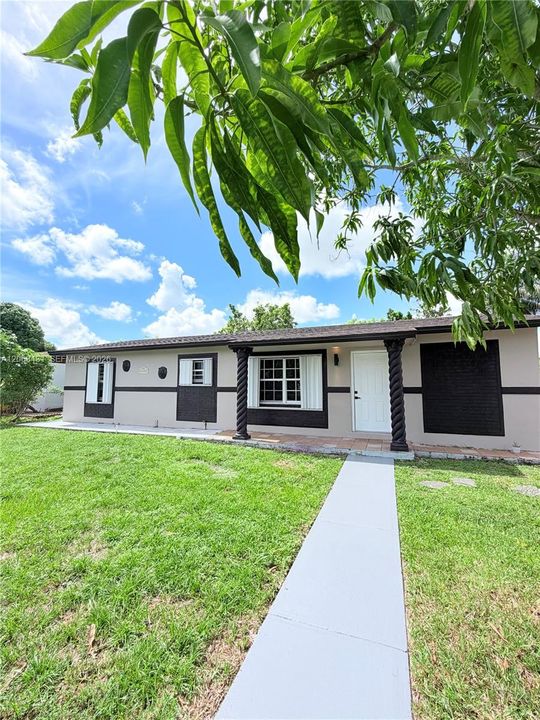 For Sale: $575,000 (3 beds, 2 baths, 1104 Square Feet)